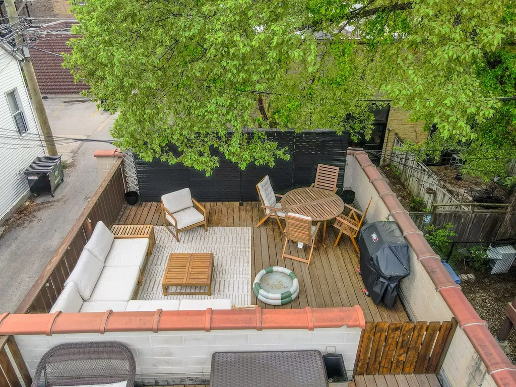 1109 West Cornelia Avenue Chicago IL 60657
