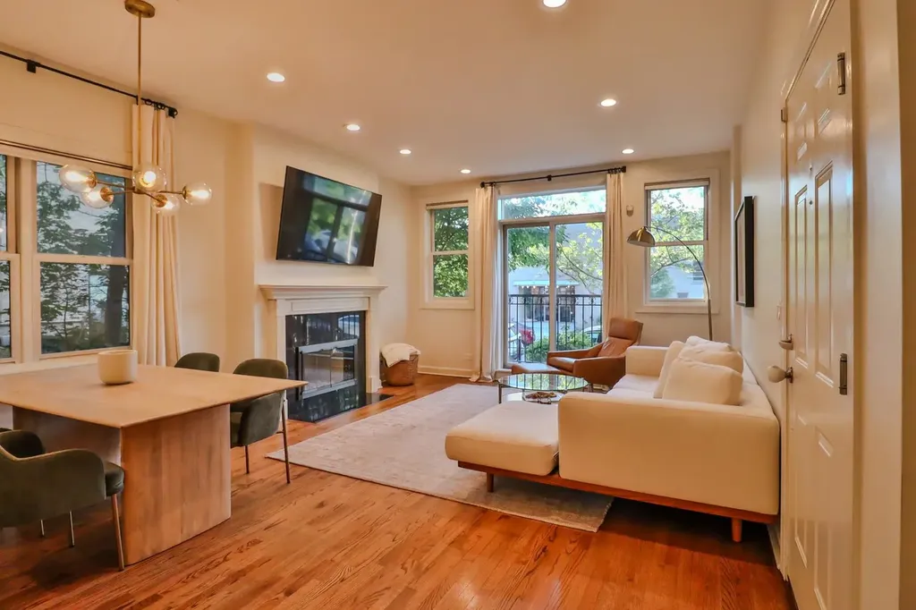 1109 West Cornelia Avenue Chicago IL 60657