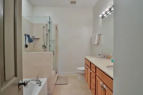 1109 West Cornelia Avenue Chicago IL 60657