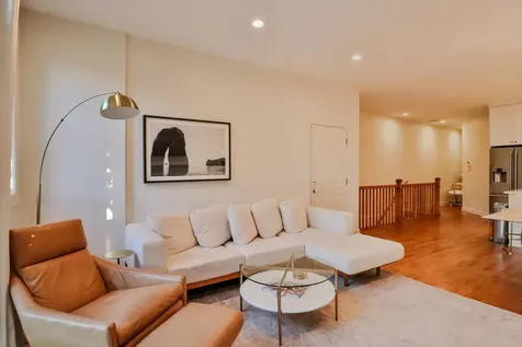 1109 West Cornelia Avenue Chicago IL 60657