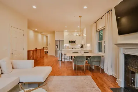1109 West Cornelia Avenue Chicago IL 60657