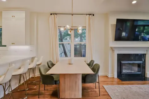 1109 West Cornelia Avenue Chicago IL 60657