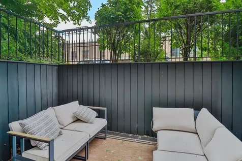 1109 West Cornelia Avenue Chicago IL 60657
