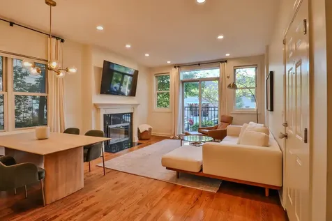 1109 West Cornelia Avenue Chicago IL 60657
