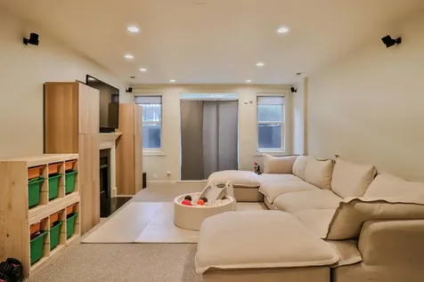 1109 West Cornelia Avenue Chicago IL 60657