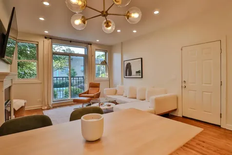 1109 West Cornelia Avenue Chicago IL 60657
