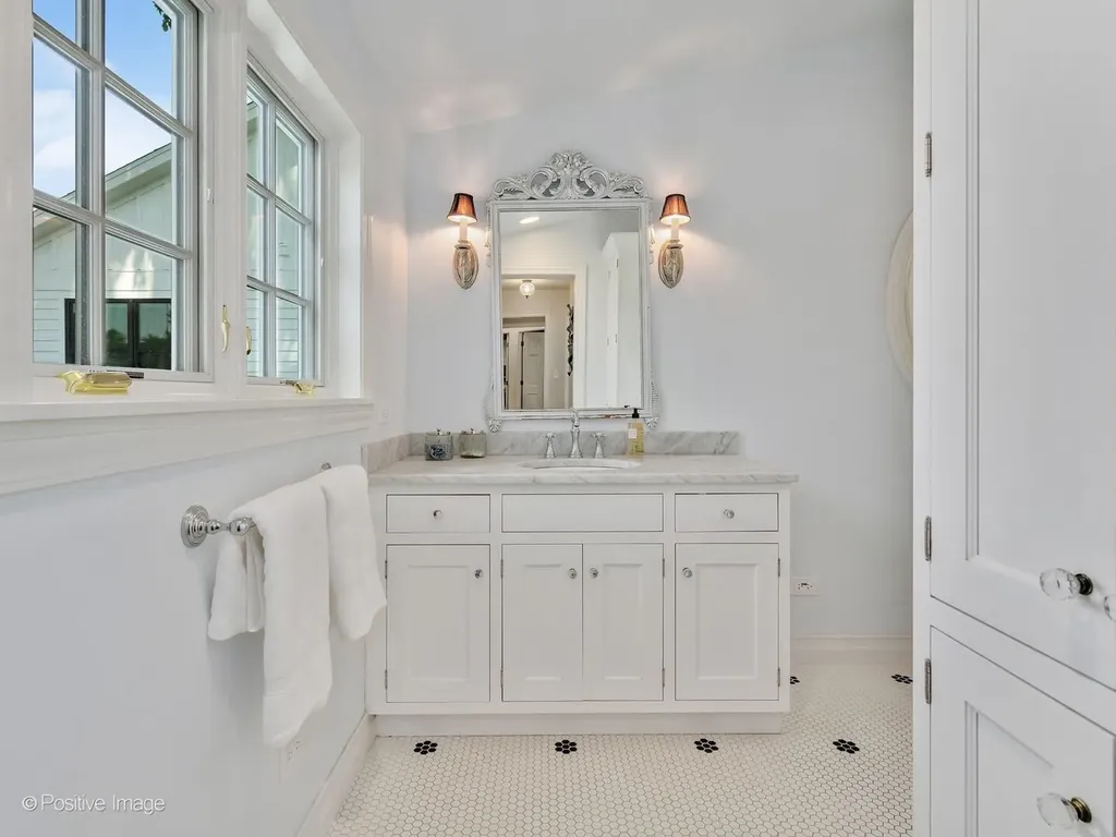 62 Waverly Avenue Clarendon Hills IL 60514