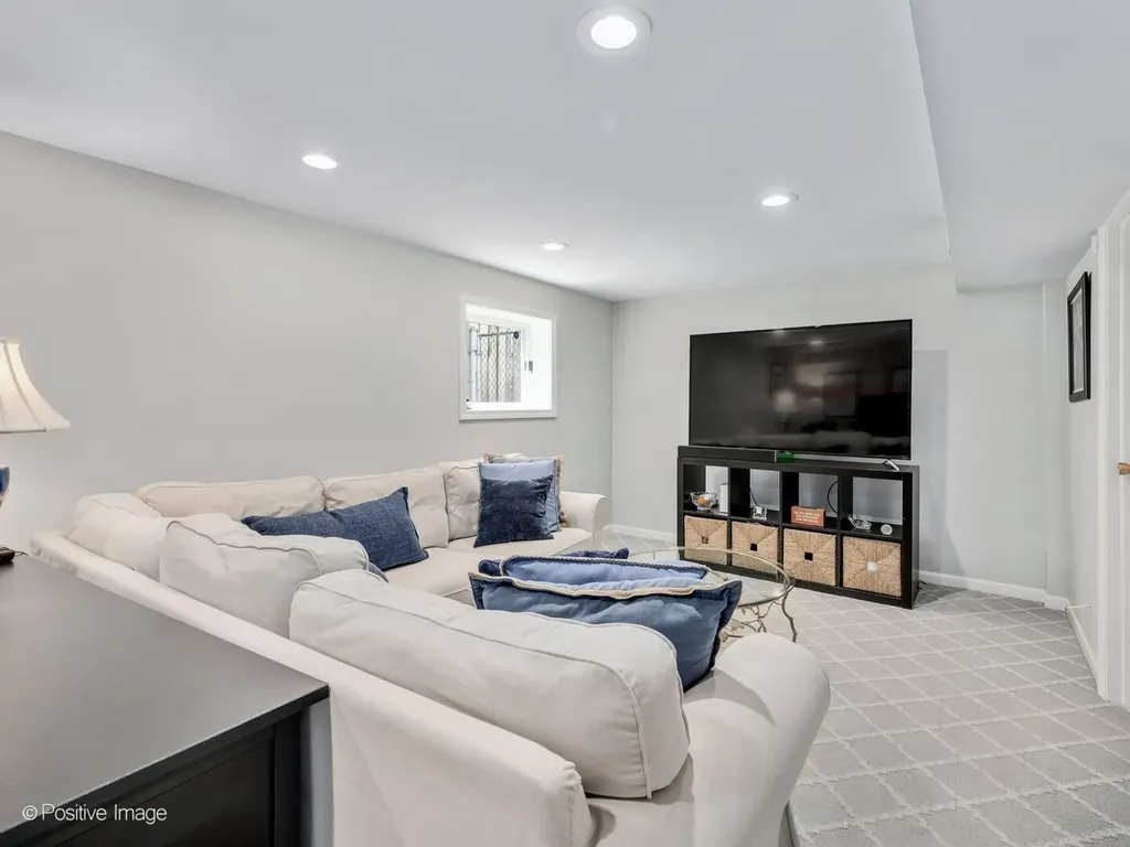 62 Waverly Avenue Clarendon Hills IL 60514