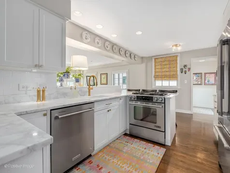 62 Waverly Avenue Clarendon Hills IL 60514