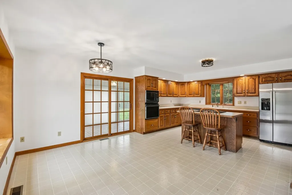 6S155 West Ridge Drive Aurora IL 60506