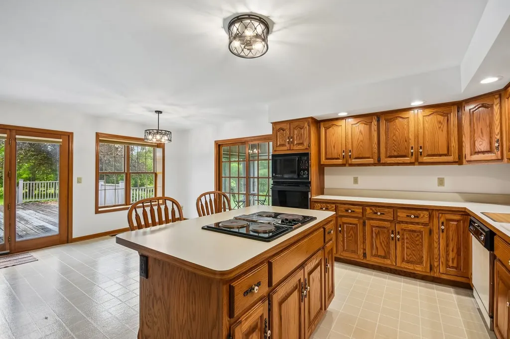 6S155 West Ridge Drive Aurora IL 60506