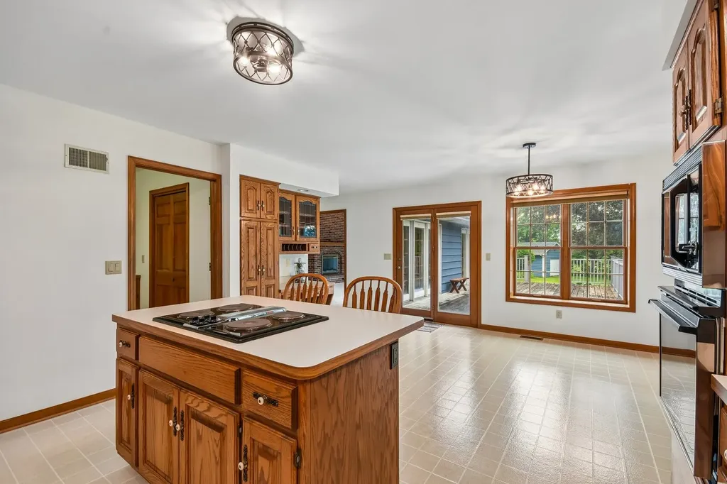 6S155 West Ridge Drive Aurora IL 60506