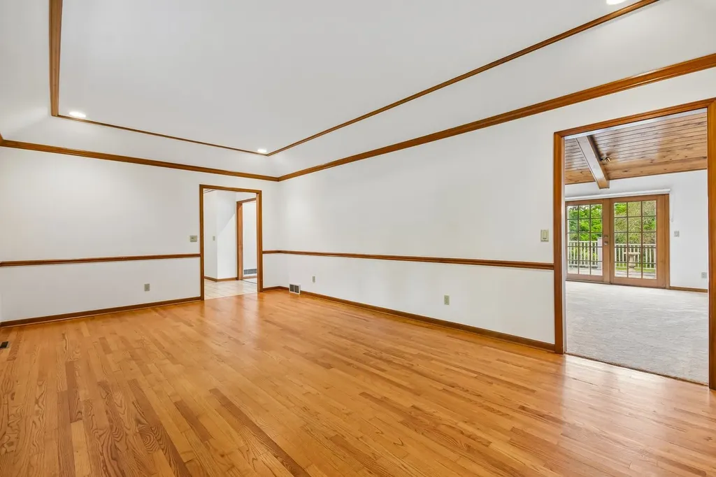 6S155 West Ridge Drive Aurora IL 60506