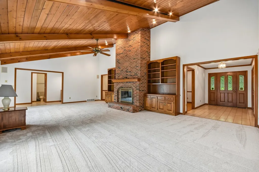 6S155 West Ridge Drive Aurora IL 60506