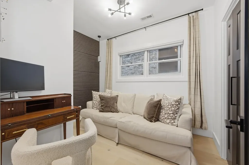 1333 North Bosworth Avenue Chicago IL 60642