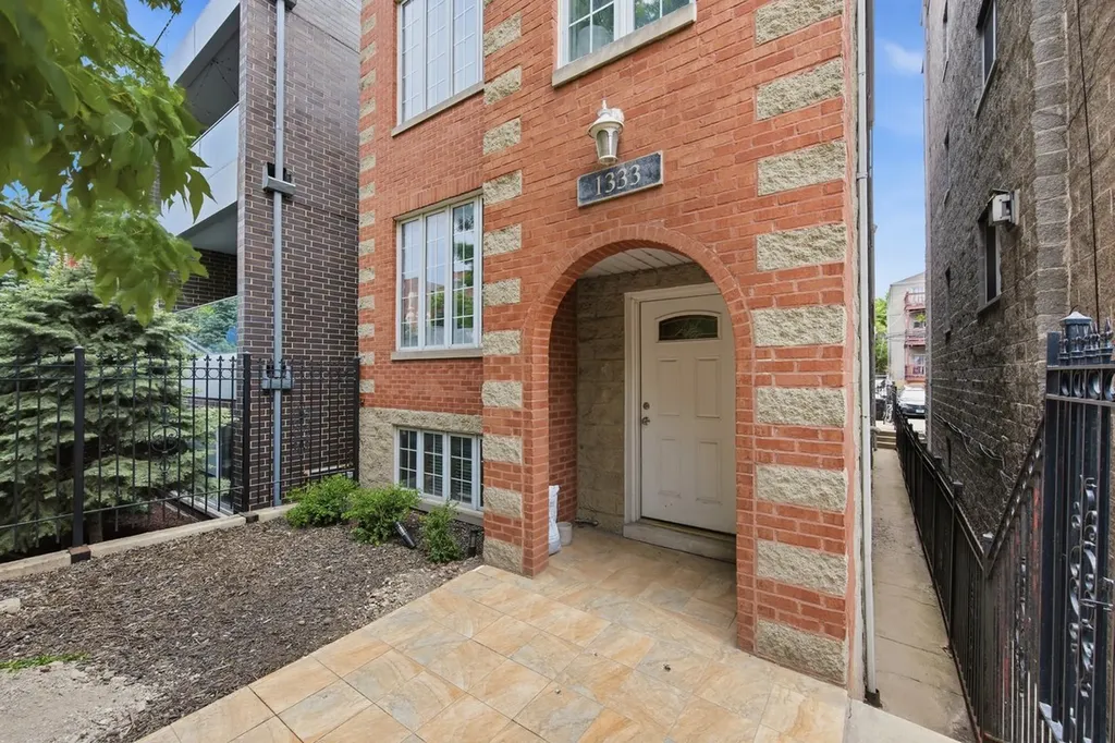 1333 North Bosworth Avenue Chicago IL 60642