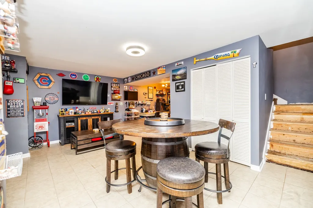 3631 North Pacific Avenue Chicago IL 60634