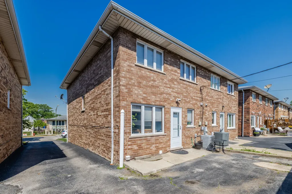 3631 North Pacific Avenue Chicago IL 60634
