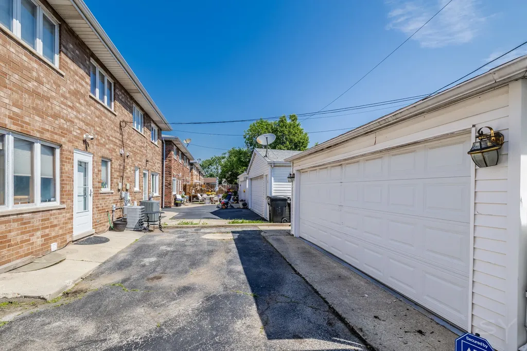 3631 North Pacific Avenue Chicago IL 60634