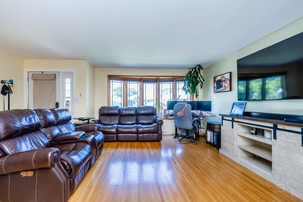 3631 North Pacific Avenue Chicago IL 60634