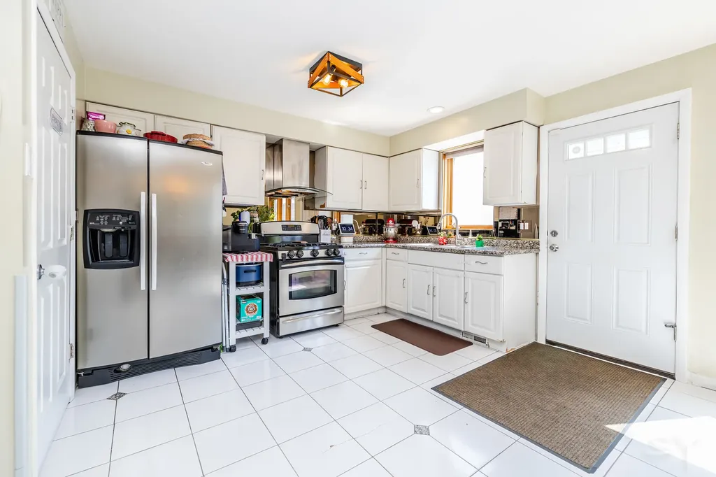 3631 North Pacific Avenue Chicago IL 60634