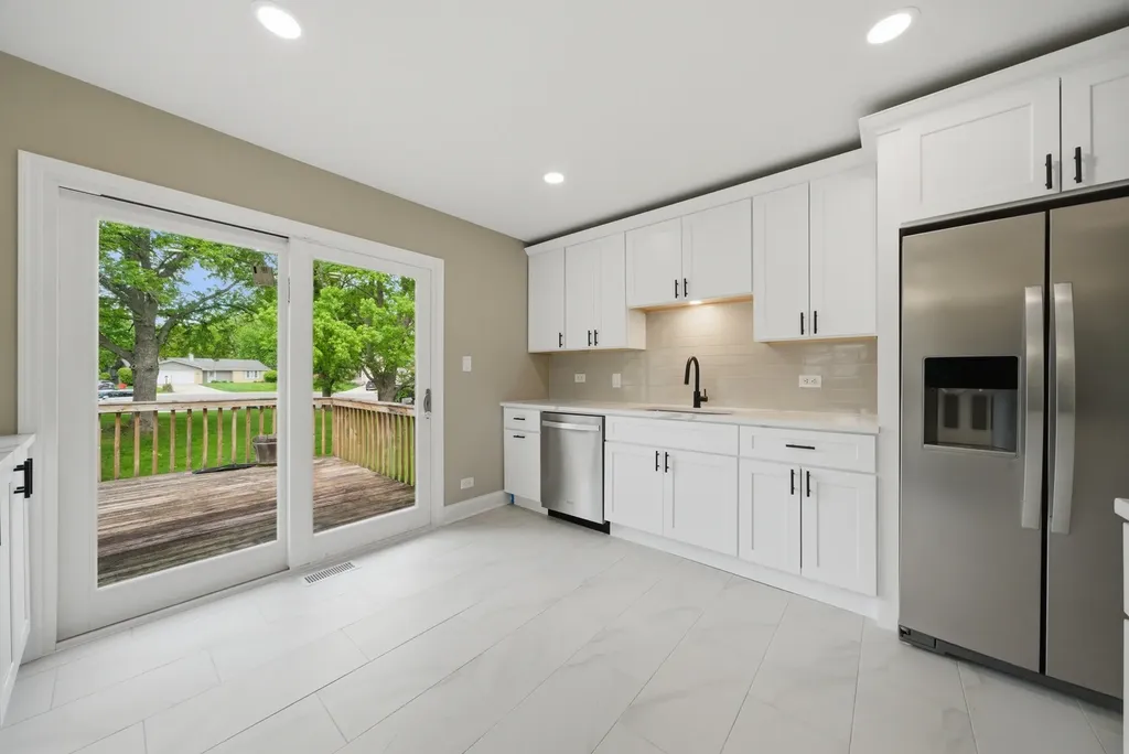 2S206 Mayfield Lane Glen Ellyn IL 60137
