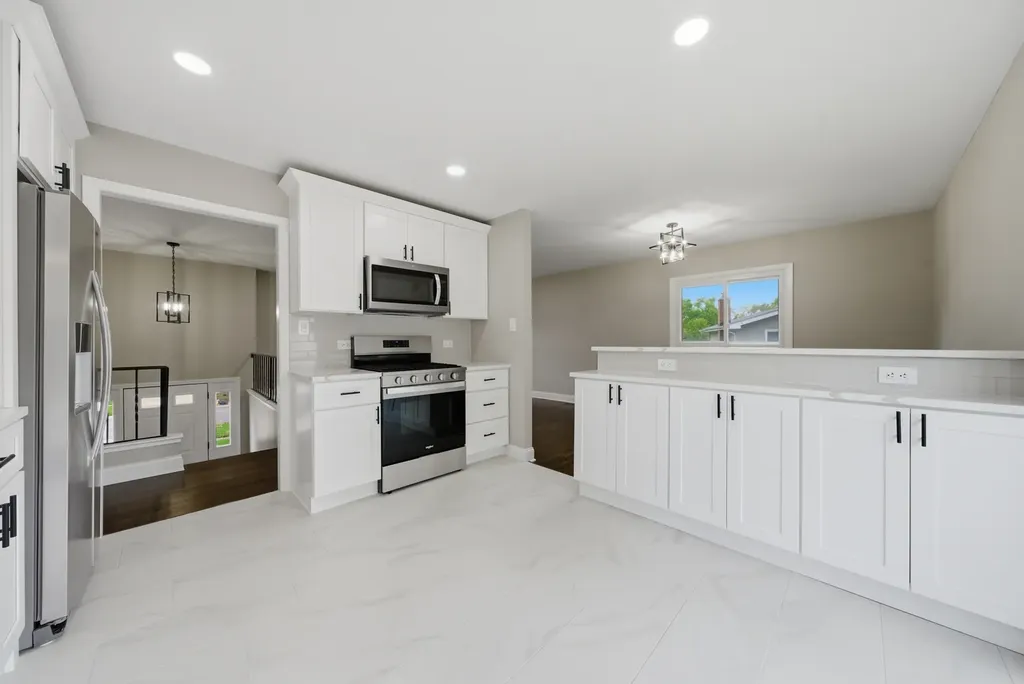 2S206 Mayfield Lane Glen Ellyn IL 60137
