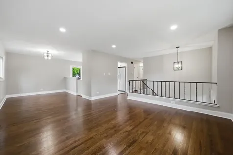 2S206 Mayfield Lane Glen Ellyn IL 60137