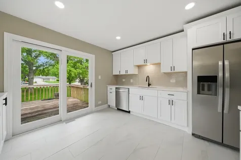 2S206 Mayfield Lane Glen Ellyn IL 60137