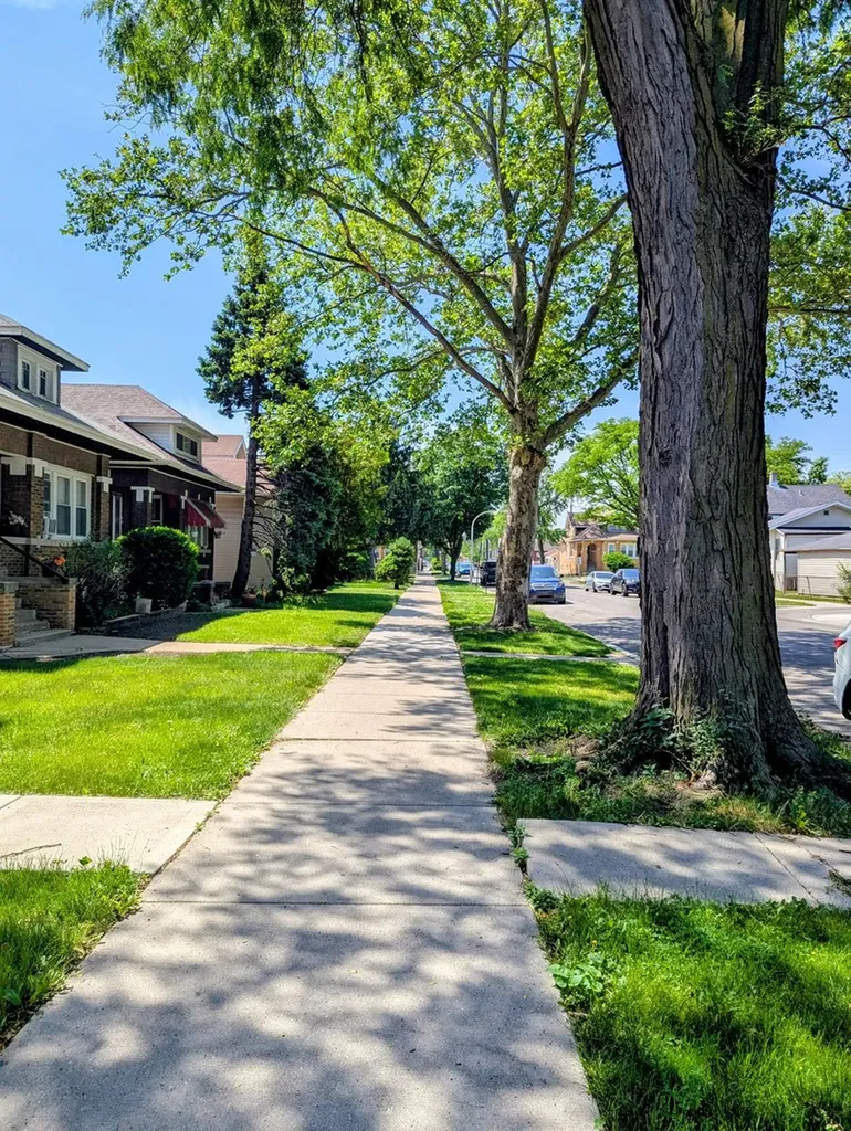 1325 North Long Avenue Chicago IL 60651