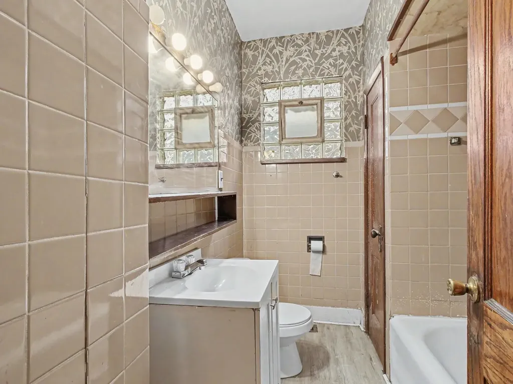11949 South Lafayette Avenue Chicago IL 60628