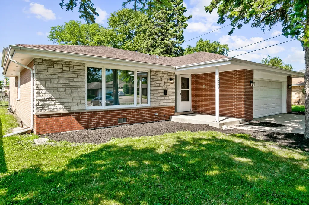 936 East 170th Street South Holland IL 60473