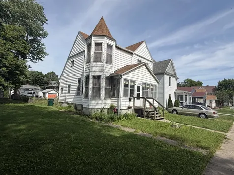 411 North Monroe Street Clinton IL 61727