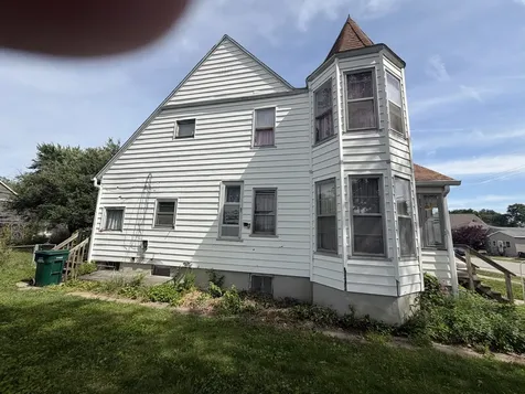 411 North Monroe Street Clinton IL 61727