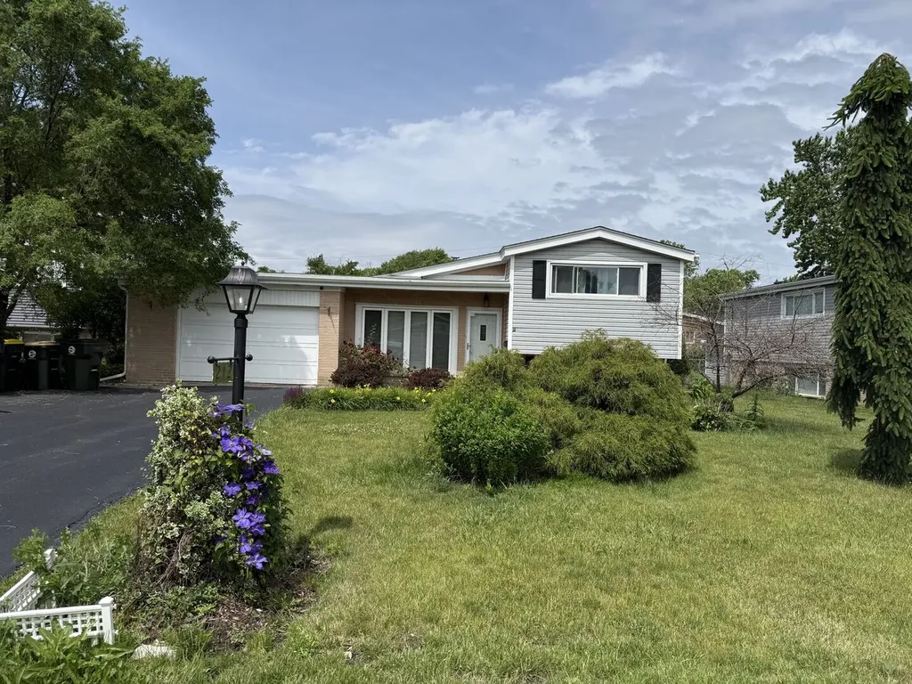 212 Valerie Court Glenview IL 60025