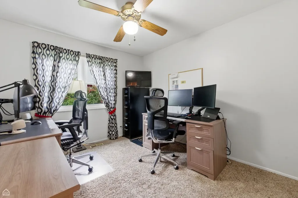 275 Essex Court Aurora IL 60504
