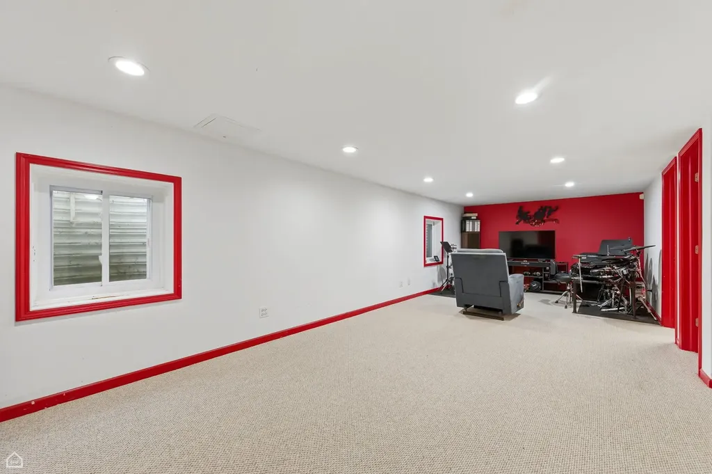 275 Essex Court Aurora IL 60504