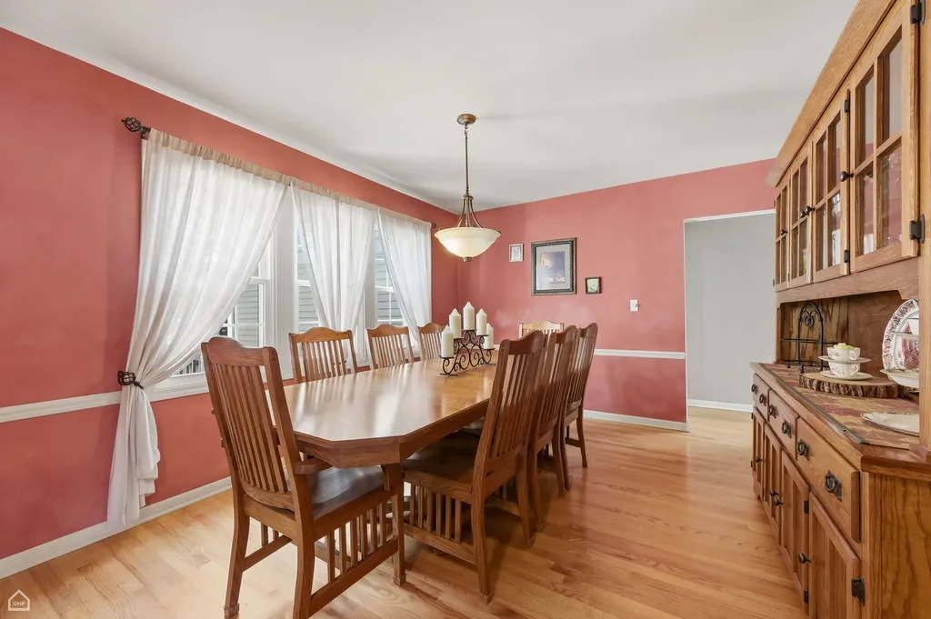 275 Essex Court Aurora IL 60504