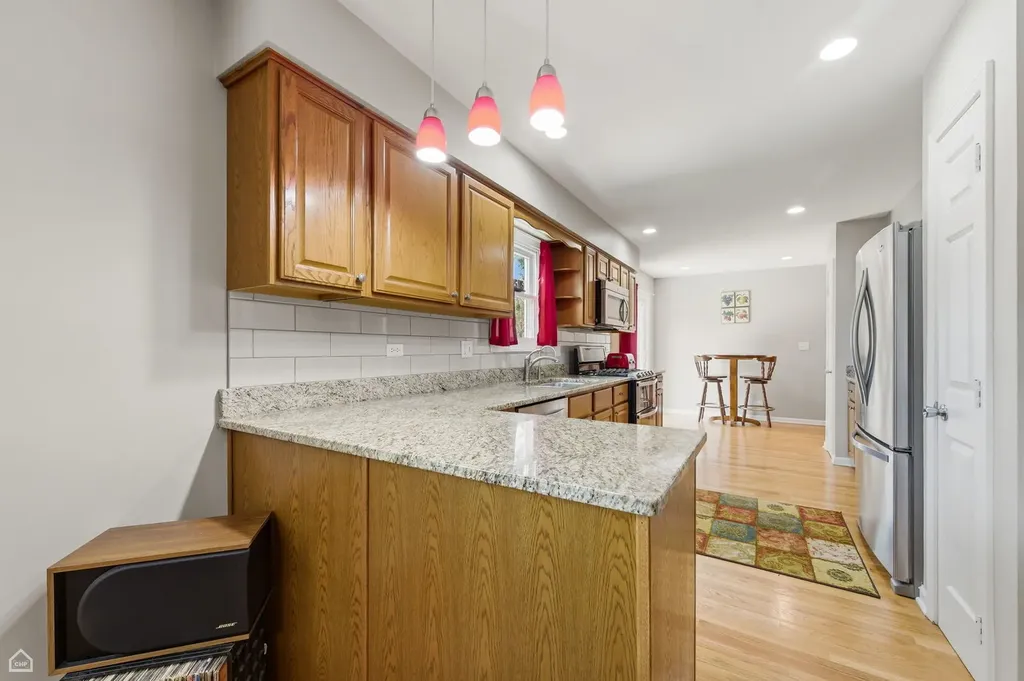 275 Essex Court Aurora IL 60504