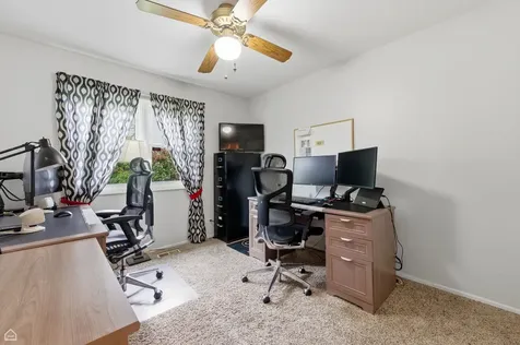 275 Essex Court Aurora IL 60504