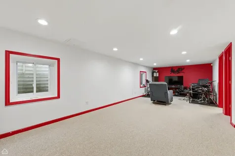 275 Essex Court Aurora IL 60504