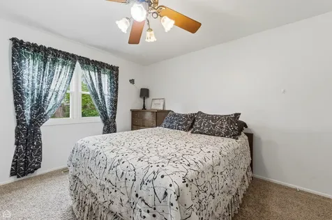 275 Essex Court Aurora IL 60504