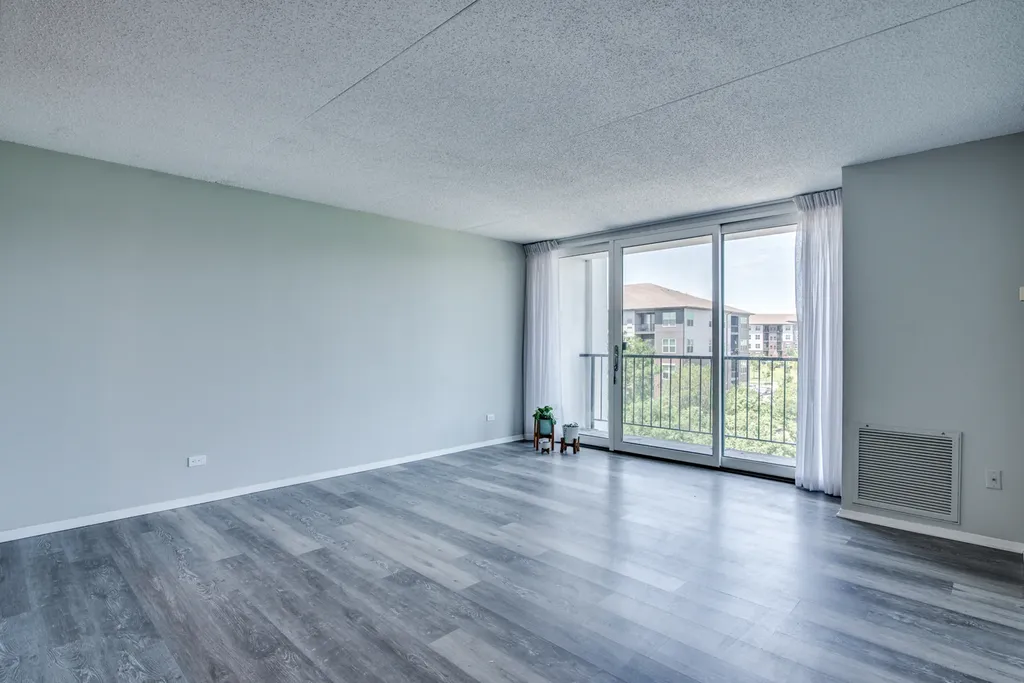 2015 S. Finley Road Lombard IL 60148