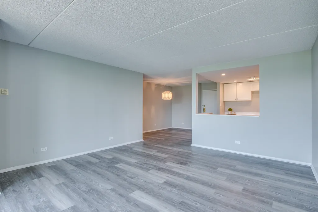 2015 S. Finley Road Lombard IL 60148