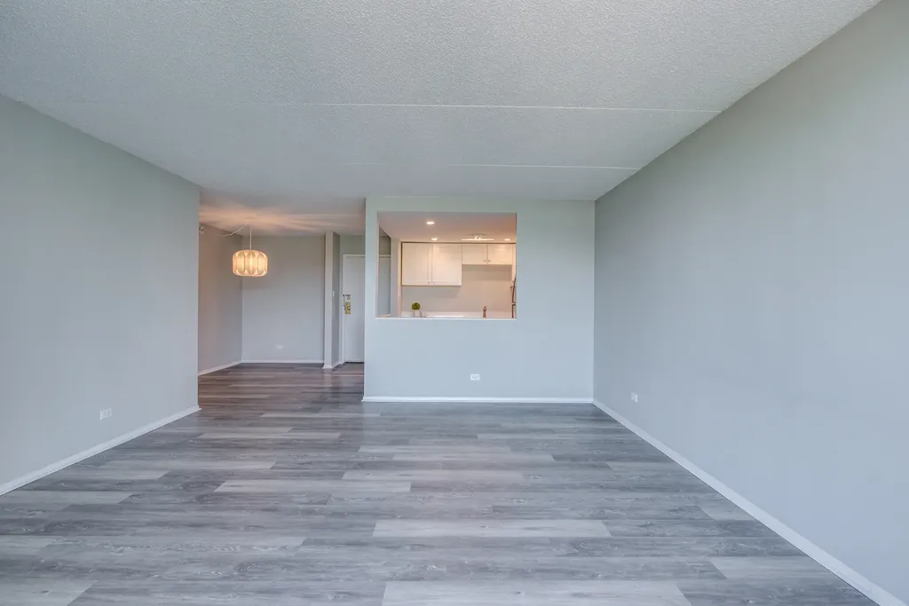 2015 S. Finley Road Lombard IL 60148