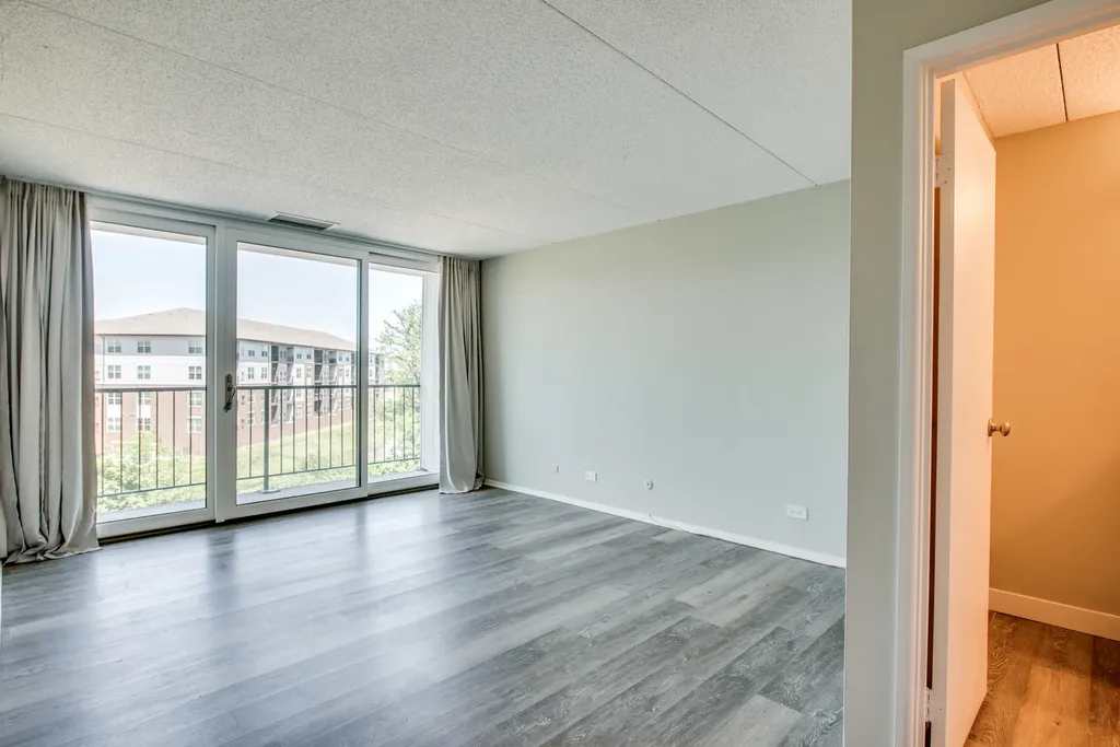 2015 S. Finley Road Lombard IL 60148