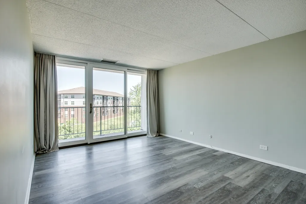 2015 S. Finley Road Lombard IL 60148