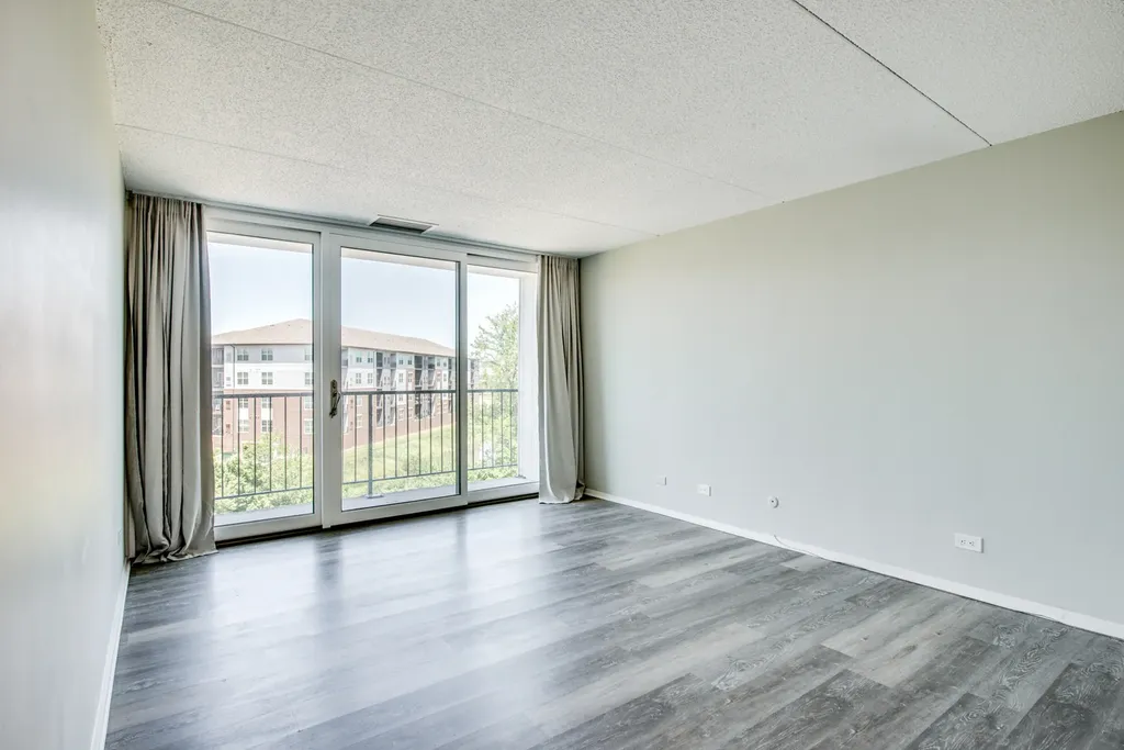 2015 S. Finley Road Lombard IL 60148