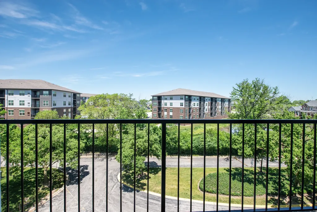 2015 S. Finley Road Lombard IL 60148