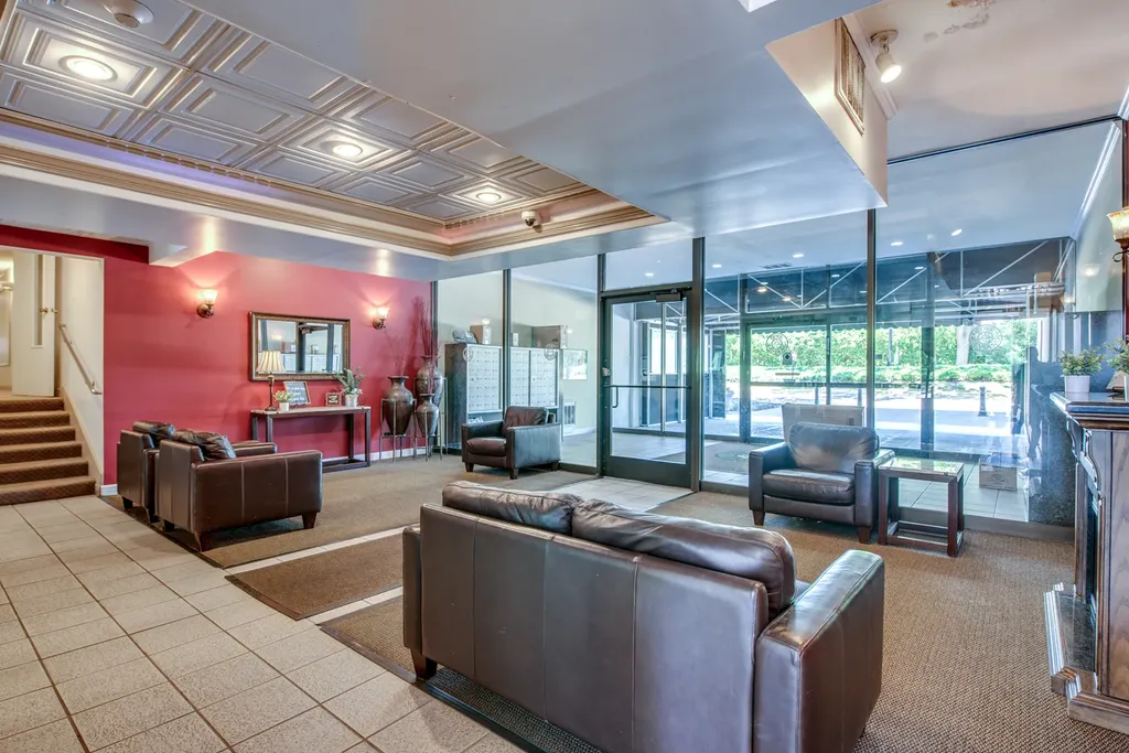 2015 S. Finley Road Lombard IL 60148